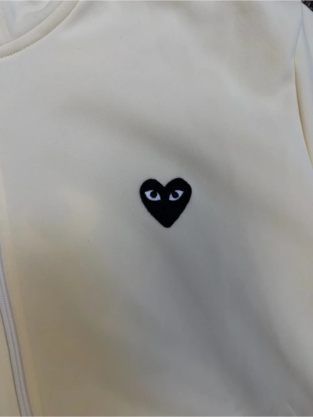 COMME DES GARCONS CDG PLAY BLACK HEART BIG LOGO HOODIE IVORY AZ-T254-051-3